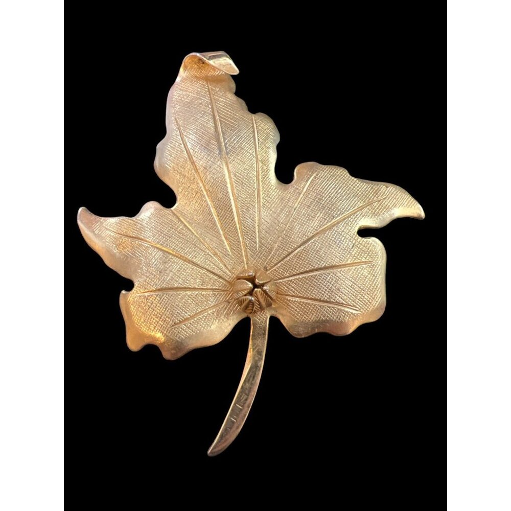 Ladies Gold Maple Leaf Pin Brooch